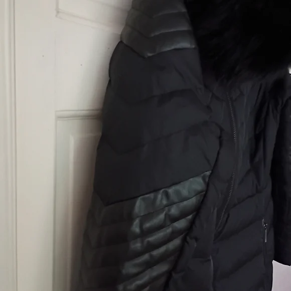 MK.Hooded Puffer Coat Faux Leather TrimFaux  Black Fur Hood Thrim.Pit To Pit 21" - Picture 6 of 10